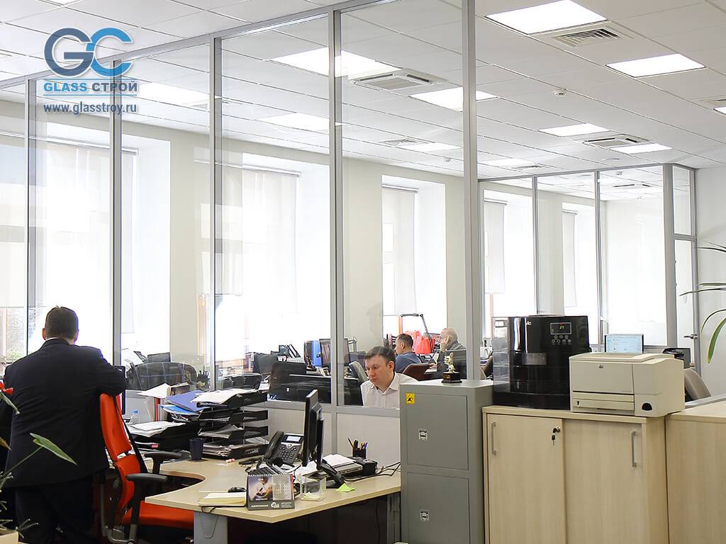 Перегородки из стекла и алюминиевого каркаса Перегородки из стекла и алюминиевого каркаса